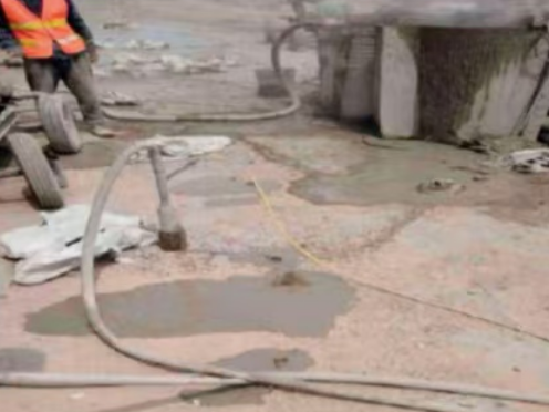 鱼峰水泥混凝土路面板底注浆技术 路面脱空注浆整治方案